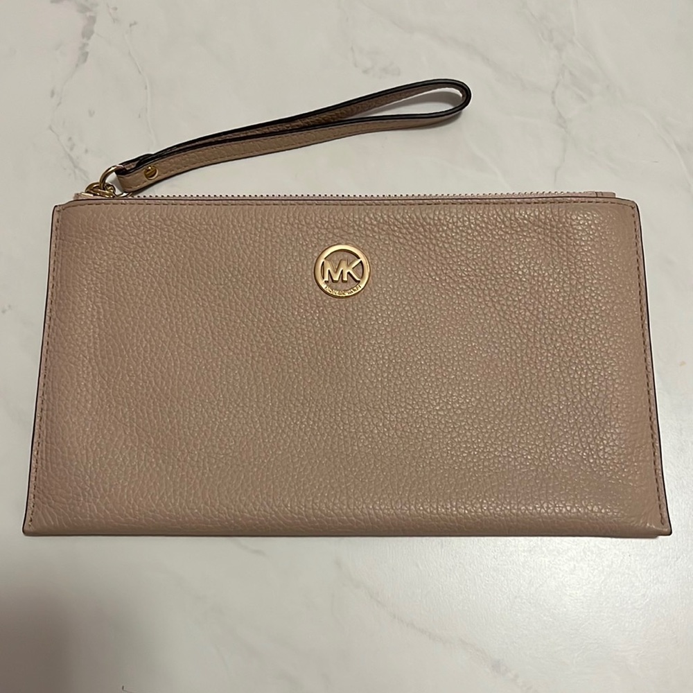 Michael Kors leather jet set wristlet - Picture 1 of 3